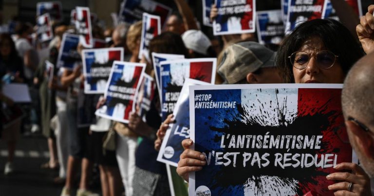 FRANCE-POLITICS-CRIME-ASSAULT-RELIGION-DEMO