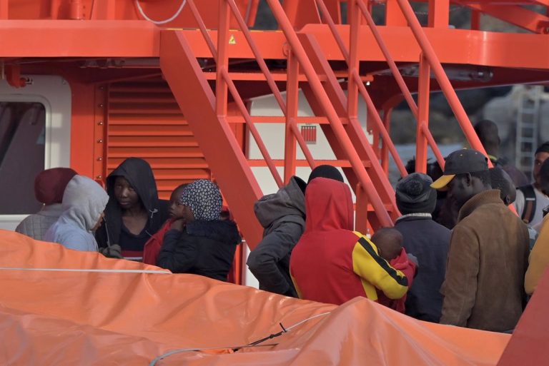 La llegada de migrantes en situación irregular a Canarias se dispara y roza ya los 40.000 en lo que va de año